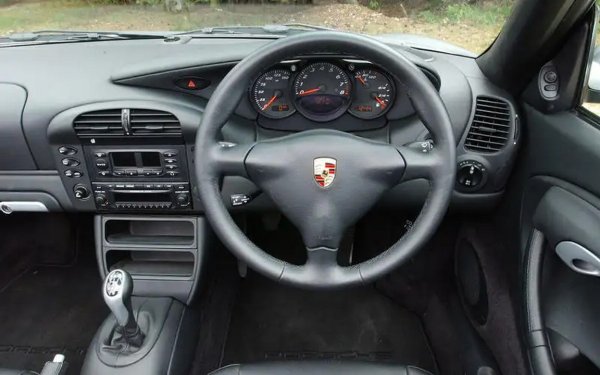 Изминалите години се оказаха благосклонни към този автомобил, който е един от най-разумните начини да се сдобиете със спортна кола. 2.5-литровият двигател по-късно се увеличи до 2.7 литра, а освен него се предлагаше и 3.2 S. 

Ориентировъчна цена: 6000 евро за автомобил от 1998 с около 150,000 км пробег

