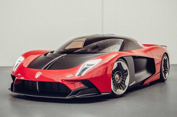 Серийната версия беше представена на изложение в Шанхай миналата година. Моделът е създаден от съвместното предприятие Silk-FAW Automotive. Този хибрид има 4,0-литров V8 битурбо двигател и три електрически мотора, като съвкупната мощност е 1400 к.с. 