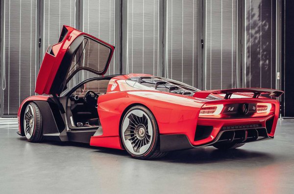 Обликът е създаден от Валтер да Силва, бивш дизайнер на Alfa Romeo, Audi и Seat. Ще бъдат пуснати само 99 бройки на цена от около 1,5 млн долара всяка. Колите ще се сглобяват в Италия и в китайската провинция Джилин. 