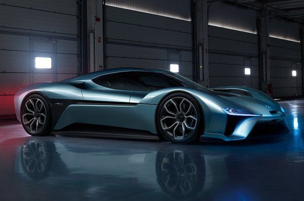 През май 2017 г. електрическият хиперавтомобил постави рекорд на &bdquo;Нюрбургринг&ldquo;, като изпревари Lamborghini Huracan Performante. 