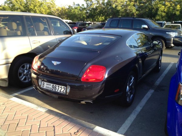 Паркингът пред Американския университет в Дубай