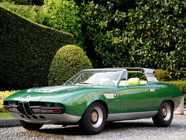 Този модел е представен от независимото ателие Bertone, което използва за база  BMW 2800 CS от 1969 г. Необичайният кабриолет е построен в един екземпляр, но въпреки това е продаден и собственикът му го използва ежедневно.