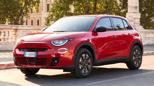 Името &bdquo;Seicento" винаги е имало важно място в автомобилната история на Италия. Първият Fiat 600 всъщност е представен през 1955 г. като малка кола - малко по-голяма от 500 и оборудвана с класически заден двигател. Днес същото име е избрано за оборудвания с електрическо задвижване нов кросоувър на италиански производител.