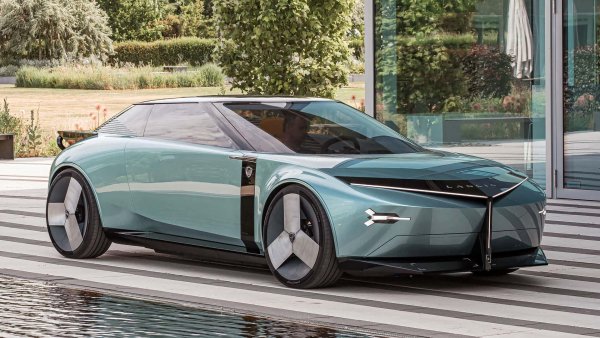 Марката Lancia се завръща, а с нея и всички онези исторически имена, които винаги са били характерни за нея. Освен Delta предстои да видим нов Ypsilon, който ще бъде представен първи &ndash; още догодина, както и Gamma &ndash; така ще се казва флагманът на бранда, който ще излезе през 2026 г.