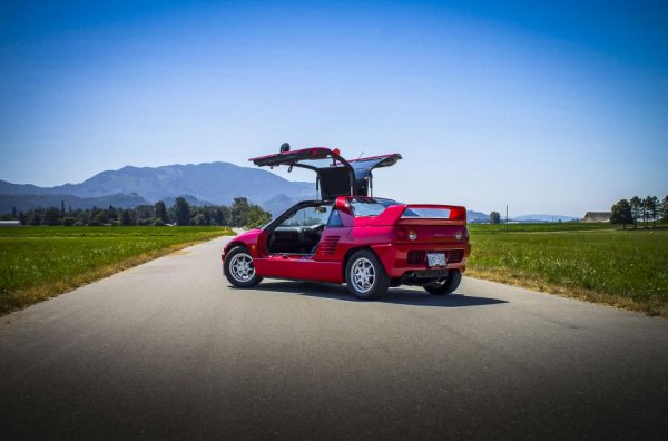 Така, напомнящия на плод на любовна връзка между Ferrari Testarossa и Ford RS200 AZ-1 поел по пазарите в родната Япония. Съгласно националните изисквания за кей-кар сегмента, машината получила 3-цилиндров турбомотор с обем 657 куб. см и мощност от 64 к.с. и 85 Нм. Двигателят позволявал на 720-килограмовия автомобил с купе от фибростъкло да ускорява до 100 км/ч за 11,5 секунди и да постига максимална скорост от 140 км/ч. Между 1992 и 1995 били произведени 4392 екземпляра плюс 531 машини под името Suzuki Cara.