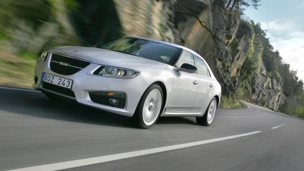 Един от основните проблеми е склонността на двигателя към прегряване, особено при агресивно шофиране или невнимателно отношение към охладителната система.

Често се спуква мембраната на уестгейт актуатора. Често на собствениците им се налага да отстранят последствия от течове на масло през уплътнения. Други слаби места включват инжектори, контролния блок за управление и вакуумната горивна помпа.
