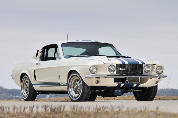 Представен през 1967 г. Shelby GT500 разполага с V8 мотор FF-Series, който е 7,0-литров и това е една от най-мощните коли в света по това време. Шелби решава да вдигне летвата и поставя в колата двигателя от Ford F40, като мощността надхвърля 500 к.с. (според някои данни тя е 650 к.с., но това не е доказано. 