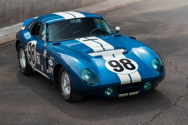 Родено през 1964 г. от желанието на Карол да победи Ferrari в &bdquo;24 часа на Льо Ман&ldquo;, Daytona Coupe е базирано на Shelby Cobra. То обаче превъзхожда донора си по отношение на аеродинамика и още през същата година печели победите в клас GT на &bdquo;24 часа на Сребринг&ldquo; и &bdquo;24 часа на Льо Ман&ldquo;. 