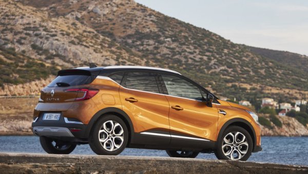 Малкият кросоувър тръгна много добре миналата година и после се срина, но сега започва да се възстановява. Все пак резултатите през октомври са с 34% по-слаби от същия месец на миналата година, когато Captur беше в Топ 5. 
