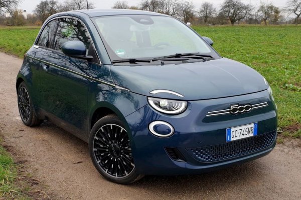 Единственият модел в Топ 10, който всъщност има ръст на годишна база - и то от цели 12%. Електрическата версия също допринася 500 да е вече най-продаваният модел на Fiat. 
