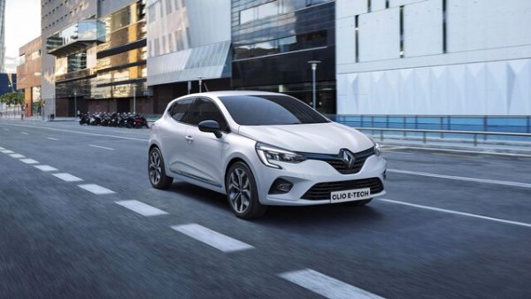 Clio отстъпва с 34% спрямо резултатите си отпреди година, но всъщност през октомври се продава по-добре, отколкото в първите месеци на 2021. 
