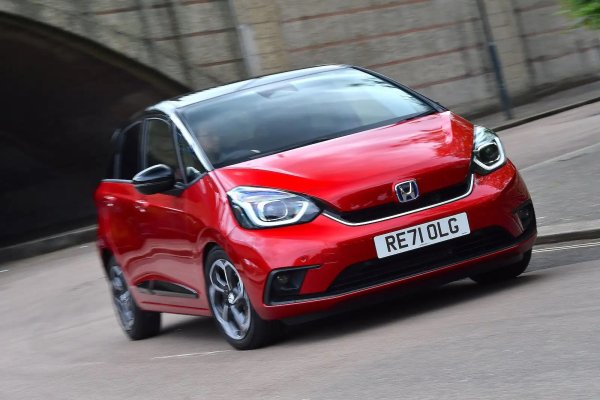 Въпреки че настоящата Honda Jazz не постига толкова високи резултати, колкото своя предшественик, тя все още е изключително надежден малък хечбек. Само 7% от докладваните автомобили са имали някакви проблеми, а най-честите оплаквания са били с акумулатора и електричеството, включително сателитната навигация/информационно-развлекателната система. Всички автомобили са ремонтирани безплатно, но 78% от тях са прекарали повече от седмица в сервиза.
