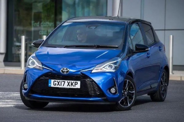 С процент на грешки от само 3%, предишното поколение Yaris Hybrid побеждава по-новия си наследник. Повредата на 12-волтовата батерия е единствената докладвана неизправност. Нито една кола не е прекарала в сервиз повече от ден и всички ремонти са извършени безплатно.
