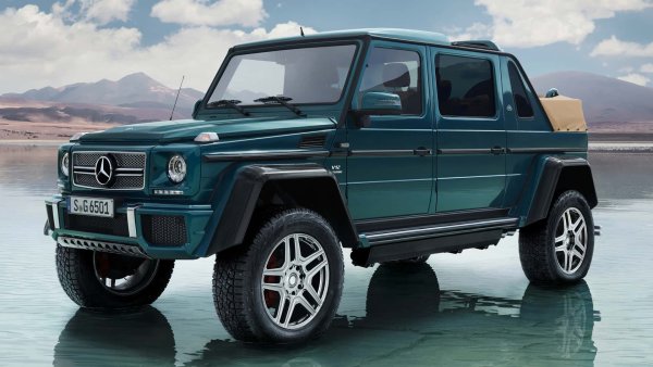 Предишното поколение G-Class също получи Landaulet версия с кабриолет за задната част на покрива. Отварянето на панела даде на пътниците отзад шофиране на открито. Неговият 6,0-литров V12 с двойн турбо, който развива 612 к.с. Mercedes ограничи максималната скорост до 180 км/ч. Други настройки включват използване на порталните оси от G500 4x4&sup2; и удължаване на междуосието в сравнение със стандартния модел. 

Луксозната кабина разполага със сгъваеми маси, отопляеми и охлаждащи поставки за чаши и система за забавление на задните седалки. Компанията ограничи производството до само 99 единици.
