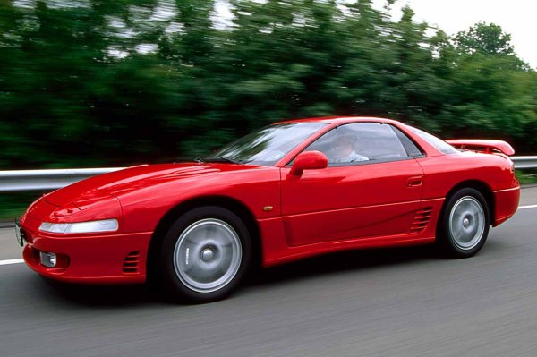 Повече от възможно е, ако Mitsubishi пусне на пазара прекрасния 3000GT днес, той да е модерен автомобил. А именно: задвижването на всички колела, електронно контролираното окачване, активната аеродинамика и кормилното управление на задния мост са част от експлоатационния му живот.

Истински любопитното е, че продажбите на този японски модел започват през 1990 г., което само допринася за усилията на компанията да пусне флагмански модел. Той е задвижван от 3,0-литров V6 двигател с мощност почти 300 к.с., но най-големият му недостатък е, че е малко скучен по отношение на пъргавината.
