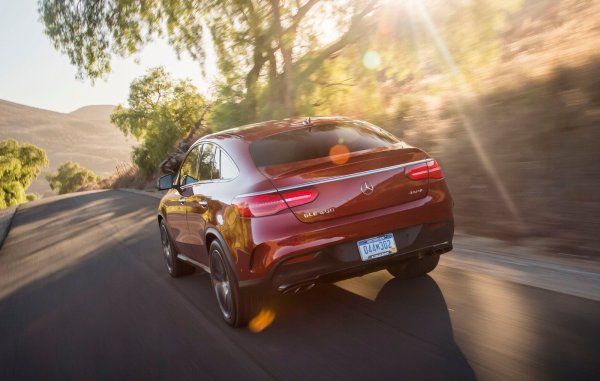 При по-внимателна експлоатация и правилно обслужване, Mercedes-Benz GLE може да изкара и 300 000 км. Това важи за версиите със стандартно окачване, докато при модификациите с въздушно окачване нещата са по-различни. Причината е, че то е по-сложно, а и по-скъпо. Като цяло обаче, това е един от най-надеждните модели на Mercedes с доказани двигатели и скоростни кутии, просто и надеждно окачване, както и с качествен монтаж