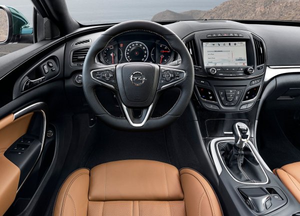 Моделът разполага и с надеждна трансмисия, която практически няма недостатъци през целия период на експлоатация. Единственото нещо, което може да причини главоболие на собственика, е адаптивното окачване Flex Ride. Затова и експертите препоръчват при покупка на екземпляр с по-голям пробег то да бъде избягвано. Основното, във всички случаи, е да се следи състоянията на уплътненията, чиято подмяна не е скъпа и може да се направи в сервиз.