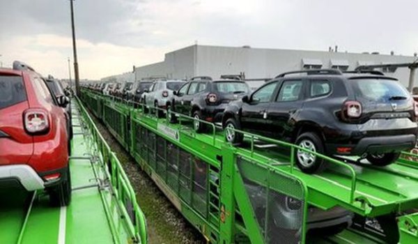 - Между три и четири месеца, в зависимост от модела. Задачата ни е да го съкратим, защото дори четири месеца е твърде дълго. Очакваме цялата първа половина на 2022 да е трудна, и евентуално нещата да започнат да се подобряват през втората, когато доставчиците ще започнат да наваксват с производствения капацитет. 
