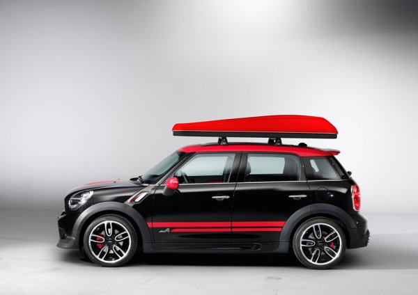 На къмпинг с Mini - луксозна каравана и стилна покривна палатка от Mini 