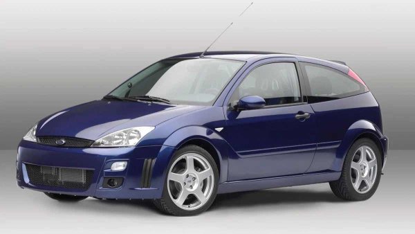 Моделът получава първата си награда през 1999-та, когато печели приза "Автомобил на годината в Европа", а на следващата взима и наградата в Северна Америка. На европейския пазар автомобилът е в Топ 10 по продажби от 1990 до 2015 г. За целия период на производство над 15 милиона бройки слизат от поточните линии в 13 фабрики по целия свят (Focus се сглобява в САЩ, Европа, Азия и дори Африка), което прави модела един от най-масовите в историята.