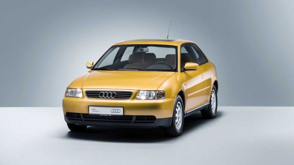 Всъщност, Volkswagen Golf IV се появява близо година след Audi A3. И двата компактни модела са базирани на същата платформа A4 или PQ34.