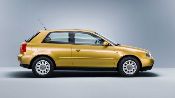 В наши дни версията с три врати на А3 не съществува, но при лансирането на модела е била налична единствено тя.