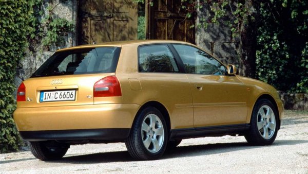Първото поколение Audi A3 официално се произвежда между 1996 и 2003 година. Но в Бразилия производството на модела остава чак до 2006 г.