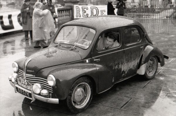 Първият проект на Ределе е Renault 4CV със 750-кубиков двигател, като основната промяна е смяната на 3-степенната механична кутия с трансмисия с 5 предавки. И следват стартове в рали „Миле Миля” и френското „Куп де Алп”. Първите победи идват почти веднага.
