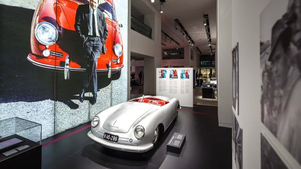 Списъкът започна №1 – автомобилът, който постави началото на съвременната история на марката. Роден от каросерията на Volkswagen Beetle, моделът 356 е произведен както във версии роудстър, така и купе. Успехът е огромен, като до пенсионирането на модела през 1965 г. от него са продадени 75 000 единици по цял свят.