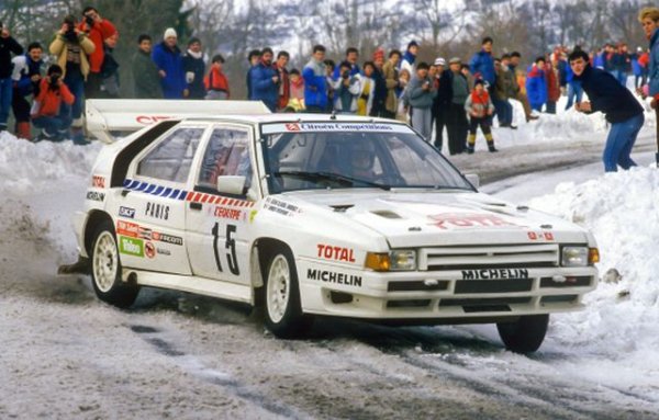 Ерата на Група Б в световния шампионат продължи съвсем кратко - само между 1982 и 1986. Но остави може би най-ярките спомени от всички други периоди. През тези пет години заводските отбори хвърлиха огромни ресурси - и финансови, и технологични - за да се преборят с Формула 1 за славата на най-напредничавото и интригуващо автомобилно състезание на планетата. Това роди такива чудовища и такива скорости, че много пилоти страдаха от т. нар. "тунелно зрение" и епизодично се нуждаеха от терапия между етапите. Естествено, интересът на публиката се засили пропорционално на нарасналата опасност. И понеже рали шампионатът винаги се е славел с отчайващо слабия си контрол върху зрителите, този период ни остави най-вълнуващите и изправящи косите кадри: свръхмощни и едва управляеми машини, летящи между мантинели не от стомана, а от живи, крещящи и превъзбудени хора. 
