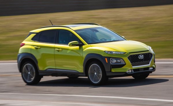 От подобни компактни кросоувъри не сме свикнали да очакваме кой знае каква динамика. Но специалната Limited версия на Kona развива 175 конски сили от своя 1.6-литров мотор и прави 0-96 км/ч за точно 6 секунди - по-бързо от Challenger. Цена - 27 220 долара. 
