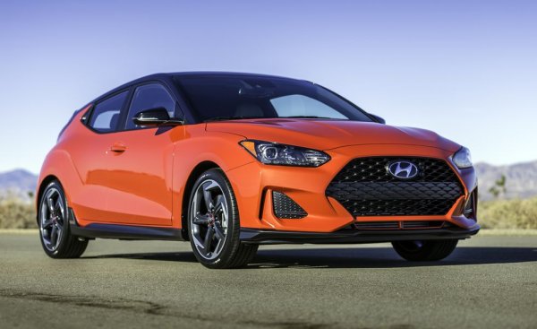 Корейците за кратко предлагаха Veloster и в Европа, включително и в България, но сега вече нямаме достъп до него. Тази версия с автоматик с двоен съединител ползва 1.6-литров турбомотор с 201 коня. Цената й е 29 305 долара
