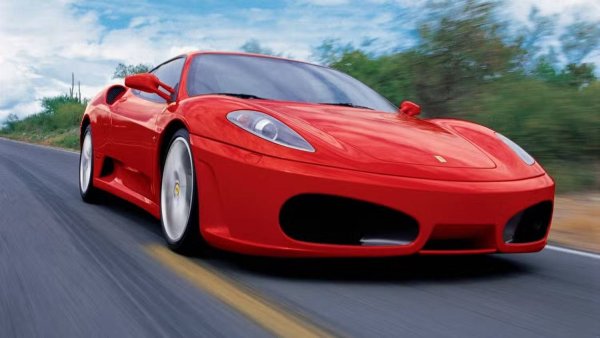 В съвременната гама на Ferrari има само два модела, които все още разчитат на V12 двигател &ndash; Ferrari 12Cilindri и Ferrari Purosangue. Останалите използват V8 или V6 двигатели, като първият е по-продуктивен. Всички тези V8 двигатели са турбокомпресори; -Ferrari прекрати производството на атмосферния V8 след Ferrari 458 Speciale Aperta. Един от последните модели, които използваха сега емблематичния атмосферен V8 от Maranello, беше Ferrari F430.
