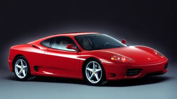 Преди Ferrari F430 съществуваше Ferrari 360 Modena. Този италиански суперавтомобил от началото на 2000-те беше задвижван от  атмосферен V8 двигател, който беше последната версия на Dino V8 на Ферари. Освен това, той беше поставен в първия Ferrari с изцяло алуминиево шаси с пространствена рамка. Двигателят развива при 8500 об/мин и разполага с 400 к.с., позволявайки на лекото купе да достигне 100 км/ч от място за малко под 4,5 секунди.