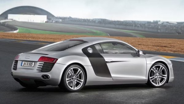 Въпреки това, тази версия е много привлекателна опция на пазара за употребявани автомобили, като добре поддържани екземпляри се продават за 68 000 долара. Също така е добре да се знае, че че този V8 двигател може да се комбинира с ръчна скоростна кутия за по-малко от 70 000 долара.