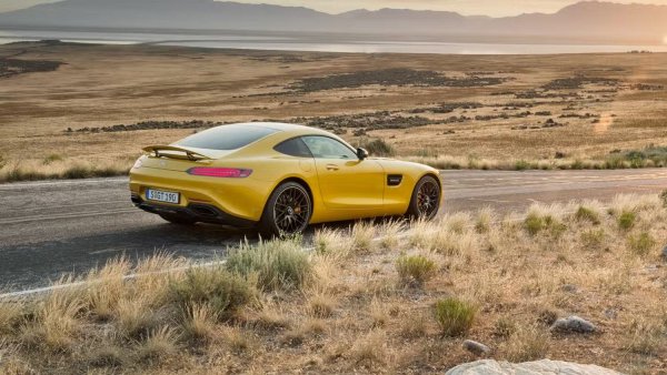 Въпреки това, той не разполагаше с адаптивното окачване на AMG Ride Control, за разлика от по-високопоставените братя в моделната гама AMG GT.  Именно базовия модел на първото поколение AMG GT може да бъде добър избор, тъй като може да се купи само за 61 000 долара. А това е половината от стойността &ndash;129 900, при дебюта на пазара.