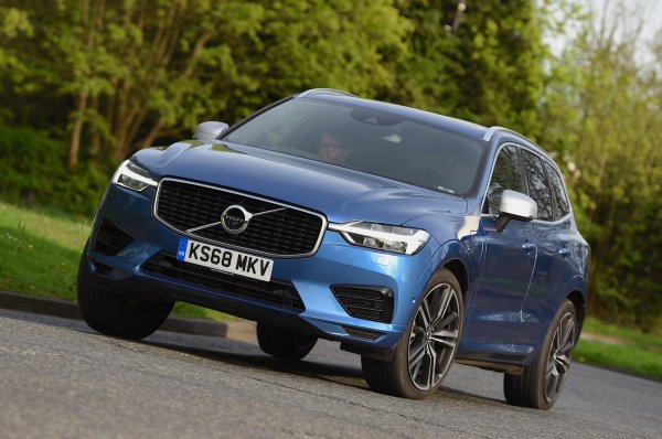 По-големият брат на Volvo XC40 изразходва по-малко гориво от него, показват тестовете - 6,53 литра на 100 км. 