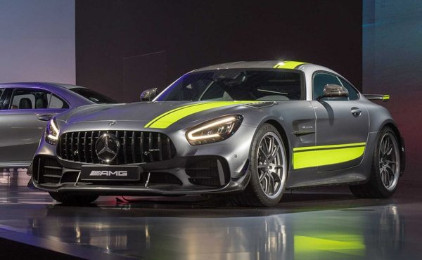 Pro е по-коравата версия на AMG GT R &ndash; карбон-керамичните спирачки са вече серийни, а карбоновите елементи са още повече. Кола, която се чувства у дома си на Северната дъга на &bdquo;Нюрбургринг&rdquo;.