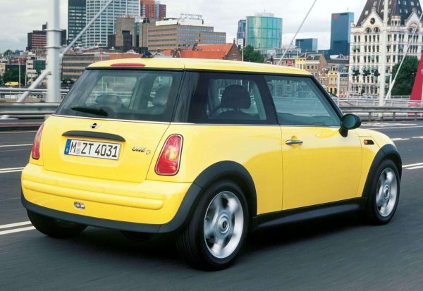 Новото Mini беше именнно това, което пазарът искаше. Тази кола предлагаше нов стил, съчетан с качествата на легендарния си предшественик. В музиката има едно правило, че вторият албум на един успешен изпълнител е най-труден, тъй като трябва да повтори успеха на първия. Е, в случая с Mini това е точно така.