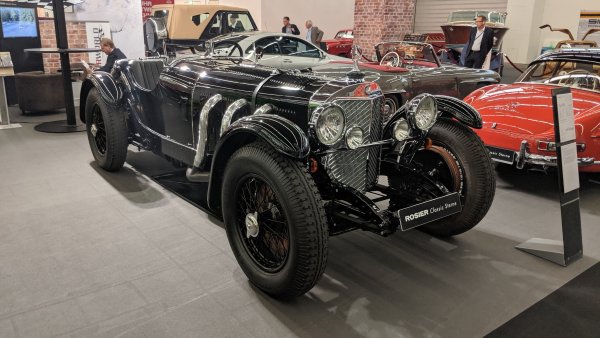 SSK (съкратено от Super Sport Kurz, тоест къс) е последният модел, проектиран от Фердинанд Порше за Mercedes-Benz, преди той да напусне и да основе своя собствена компания. Стъпил върху основата от Typ 630, автомобилът се задвижва от редови шестцилиндров мотор с обем 7 литра, с компресор и 300 коня максимална мощност. 
