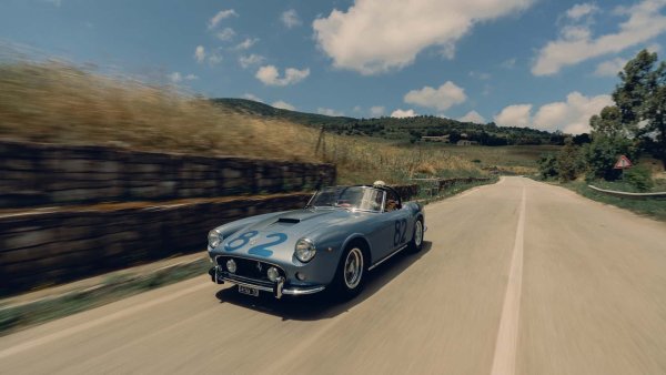 Намирането на 250 GT SWB California Spider е наистина рядкост. Той е един от 56-те с късо междуосие, произвеждани някога, и е един от 18-те с фарове без капак. В допълнение, това е един от двата екземпляра с двигател тип 128 F и е един от трите, произведени без странични въздухозаборници. 

Накратко, това Ferrari е истински „еднорог“, който може да се похвали с участия в изложения като Cavallino Classic, Amelia Island и Retromobile. Тези, които искат да го приберат в гаража си, трябва да са готови да се бръкнат между 8,6 и 10,4 милиона евро