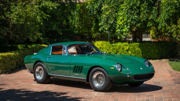 Сред всичките 275 известни екземпляра, това Ferrari има редица уникални характеристики. На първо място е цветът Del Rio Verde Medio (кръстен на Даниел Дел Рио, първият собственик на автомобила), направен по мостра, който е комбиниран с оранжевия кожен салон. В допълнение, 275 GTB/4 се предлага стандартно със състезателна капачка на резервоара, джанти Borrani, специфична решетка и допълнителна кожена тапицерия за подлакътника, панелите на вратите и таблото. Може да струва между 3,6 и 4,5 милиона евро. 