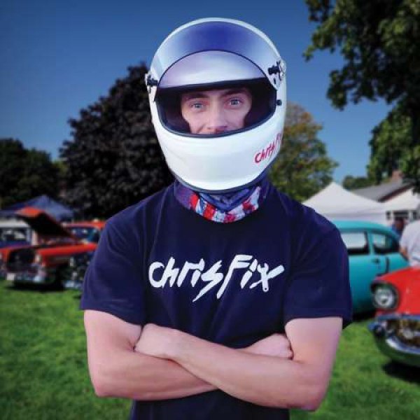 Абонати в YouTube - 6,470,000
Приходи за всеки видеоклип в YouTube - 6415 евро
Последователи в Instagram - 547,572
Приходи за всяка публикация в Instagram - 2420 евро
Общо последователи в двете платформи - 7,017,572
Общо приходи в двете платформи - 8835 евро