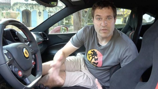 Абонати в YouTube - 3,600,000
Приходи за всеки видеоклип в YouTube - 4122 евро
Последователи в Instagram - 263,389
Приходи за всяка публикация в Instagram - 1171 евро
Общо последователи в двете платформи - 3,863,389
Общо приходи в двете платформи - 5293 евро