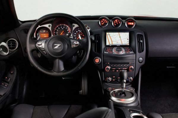 Европейската версия на модернизирания Nissan 370Z (2012 г.)