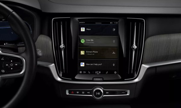 Скоростта на работа продължава да бъде проблем за Volvo и това е мнение на голяма част от потребителите. Един от тях казва, че е бил много близо до покупка на V90 R-Design, което е доста солиден и скъп идбор, но информационно-развлекателната система е прекалено бовна и това го е отказала. 

Друг участник в допитването е категоичен, че системата на Volvo засича и прави много повече грешки от всяка друга марка, с която се е сблъсквал.
