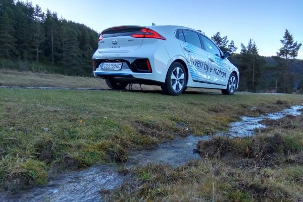 Резултатите на корейците са с около 30% по-слаби тази година в сравнение с миналата. Марката обаче видимо засилва темпото през август, с 69 продажби на фона на едва 38 през юли. 
