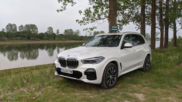 Умерен спад от 21% на годишна база в регистрациите на BMW. Тук се включват и 23 продажби на електрическата дъщерна марка BMW i. През юли продажбите са 98, през август - 74. 
