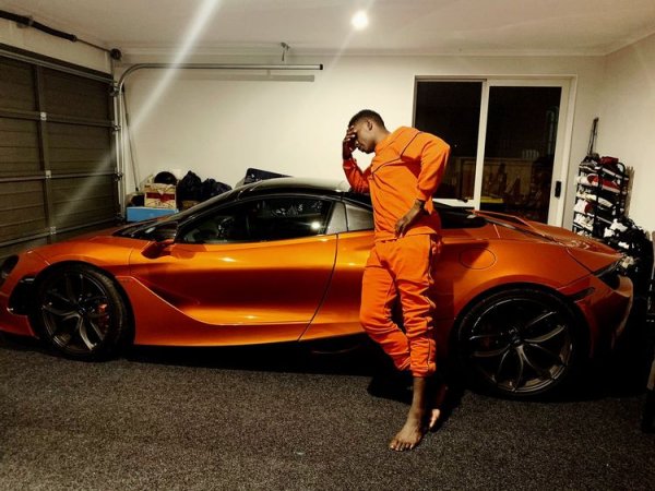 Шампионът в средна категория притежава страхотен усет не само на ринга, но и извън него. Той има своя собствена марка дрехи, като тя е базирана на любимите му анимационни герои. Освен това обича да кара страхотни автомобили, сред които има и Range Rover. Най-голямото бижу в гаража му обаче е McLaren 720s Spider от 2019 година, за който Адесаня плати 650 000 долара след победата си над Робърт Уитакър. С нея той стана абсолютен шампион на UFC в категорията си.