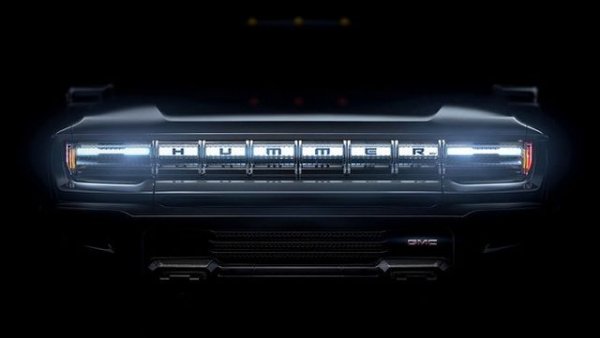 Освен това новият Hummer ще има подвижни панели на покрива, подобно на Wrangler, а също и адаптивно пневматично окачване. От GM говорят за 200-киловатчасова батерия. Освен това има и "рачешки режим", при който пикапът се движи настрани, извъртайки и четирите си колела в една и съща посока. Все още не се знае нищо за цените. 
 